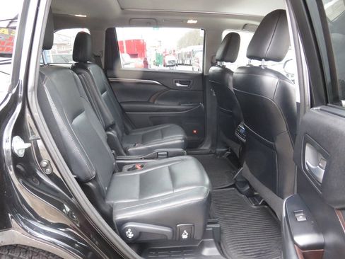 Used 2015 Toyota Highlander Limited Platinum AWD/4WD image 24