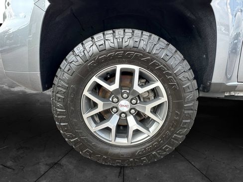 Used 2022 GMC Canyon Denali RWD image 14