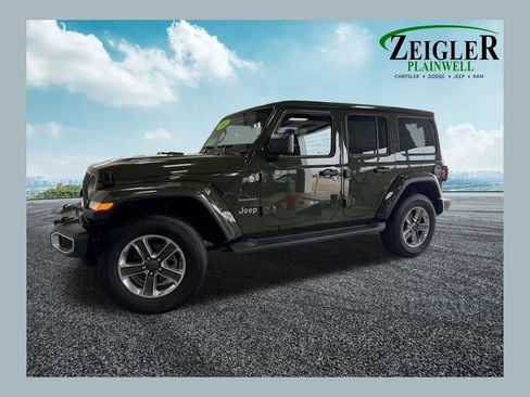 Used 2021 Jeep Wrangler Unlimited Sahara w/ Uconnect 4C Nav & Sound Group AWD/4WD image 1
