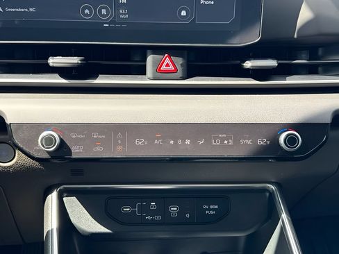 Used 2025 Kia Carnival SX FWD image 20