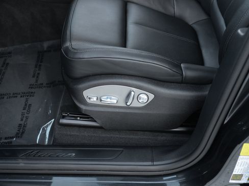 Certified 2025 Porsche Macan image 28