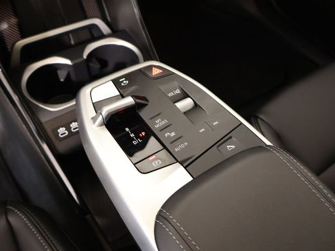 Used 2025 BMW X2 xDrive28i image 9
