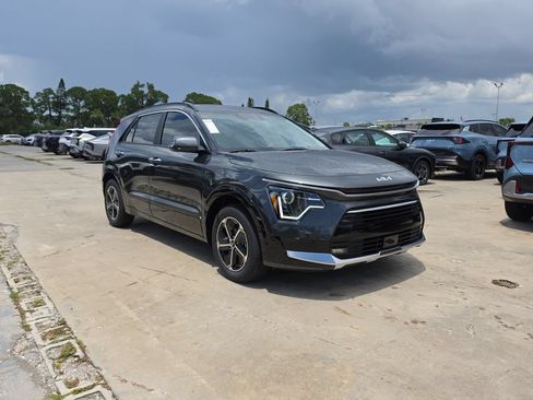 New 2026 Kia Niro FWD image 2