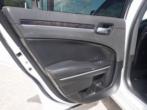 Used 2020 Chrysler 300 Limited image 21
