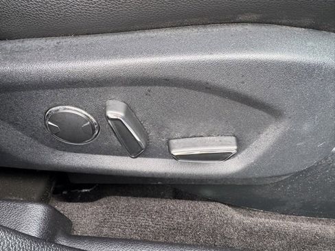 Used 2018 Ford Explorer XLT w/ Equipment Group 202A image 37