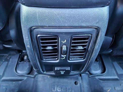 Used 2018 Jeep Grand Cherokee Altitude image 17