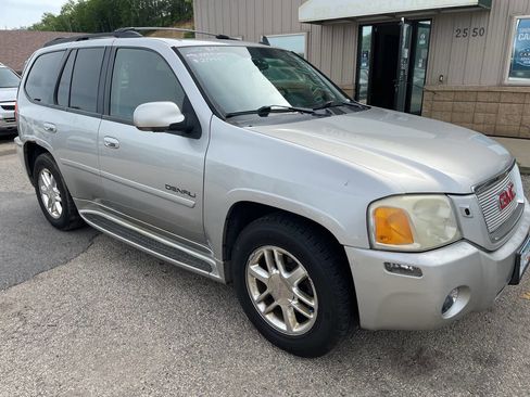 Used 2006 GMC Envoy Denali image 2