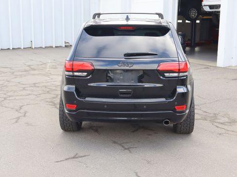 Used 2018 Jeep Grand Cherokee Altitude image 9