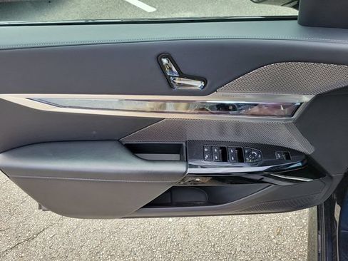 Used 2025 BMW 740i RWD image 16