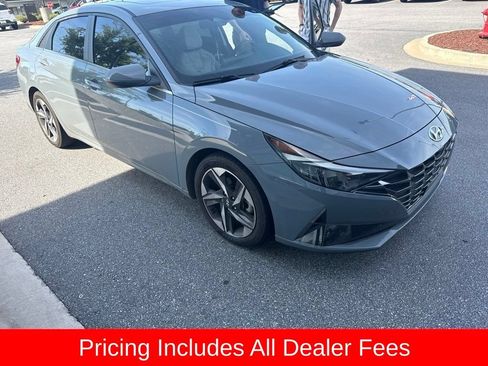 Used 2022 Hyundai Elantra Limited FWD image 2