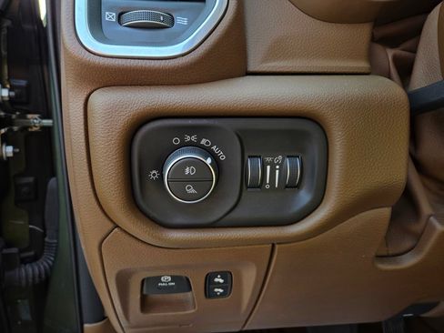 Used 2021 RAM 1500 Laramie AWD/4WD image 13