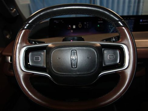 Used 2025 Lincoln Navigator Reserve AWD/4WD image 11
