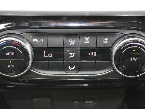 Used 2025 Chevrolet Trax LT image 44