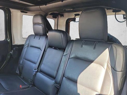 Used 2022 Jeep Wrangler Unlimited Rubicon w/ Trailer Tow Package image 15