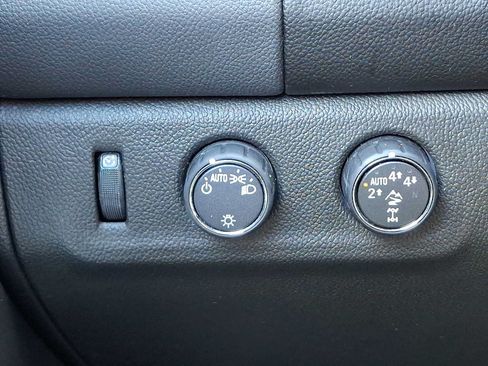 Used 2022 Chevrolet Colorado ZR2 AWD/4WD image 25
