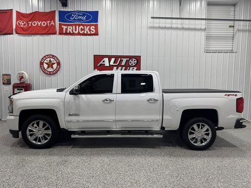 Used 2017 Chevrolet Silverado 1500 High Country image 2