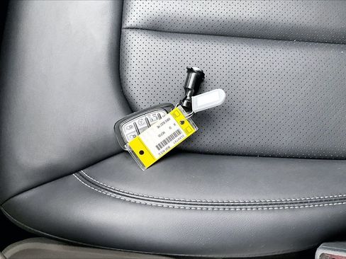 Certified 2024 Chrysler Pacifica Select image 33