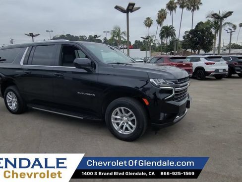 Used 2024 Chevrolet Suburban LT AWD/4WD image 2