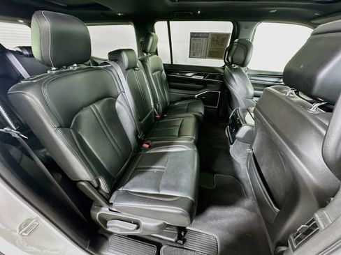 Used 2023 Jeep Wagoneer 4WD w/ Premium Group I image 31
