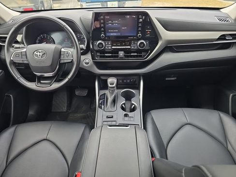 Used 2021 Toyota Highlander XLE image 9