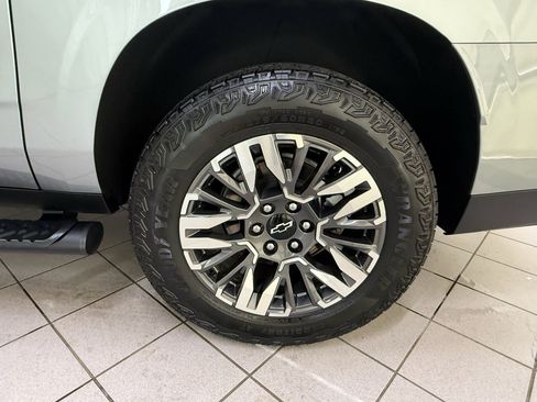 Certified 2025 Chevrolet Suburban Z71 AWD/4WD image 13