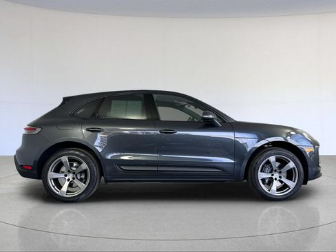 Certified 2026 Porsche Macan AWD/4WD image 9