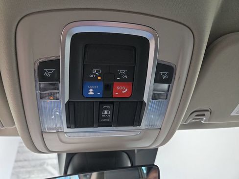 Used 2022 RAM 1500 Laramie AWD/4WD image 45