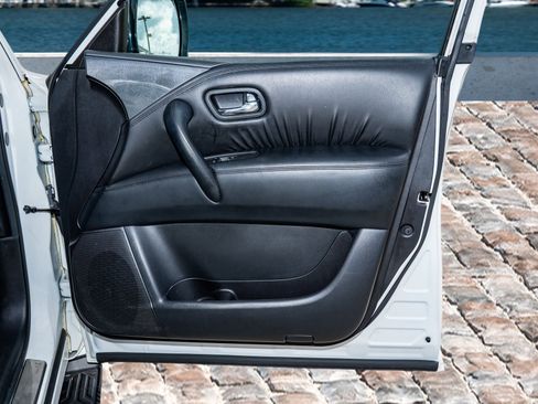 Used 2023 Nissan Armada SL w/ Midnight Edition Package image 14