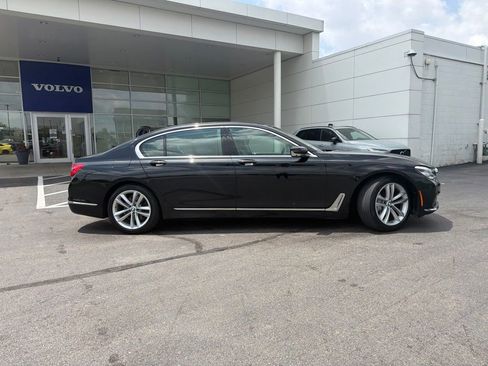Used 2019 BMW 750i xDrive w/ Autobahn Package AWD/4WD image 2