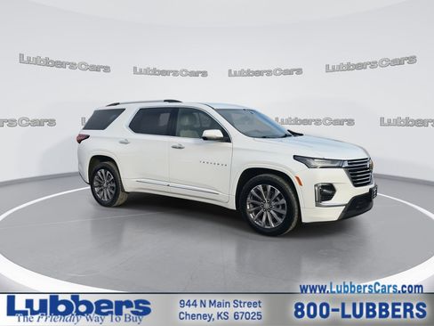 Used 2022 Chevrolet Traverse Premier image 2