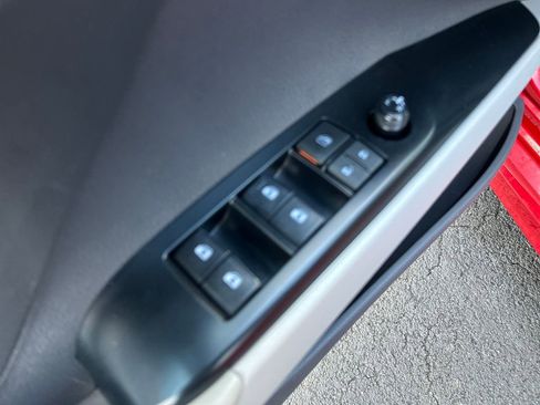 Certified 2020 Toyota Camry SE image 19