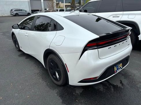 Used 2024 Toyota Prius LE AWD/4WD image 3