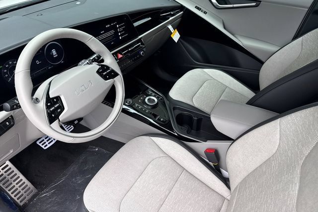 New 2026 Kia Niro Wave w/ Wave Preserve Package FWD image 11