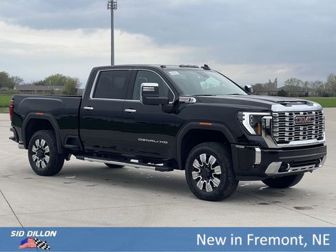 New 2025 GMC Sierra 2500 Denali w/ Denali Reserve Package image 14