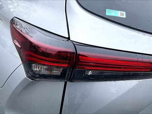 Certified 2024 Toyota Highlander LE AWD/4WD image 29