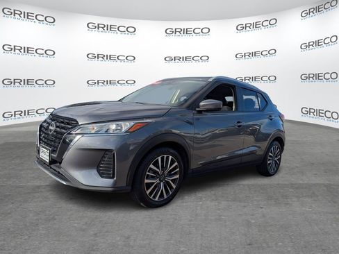 Used 2023 Nissan Kicks SV image 3