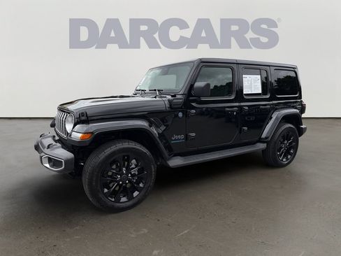 Used 2025 Jeep Wrangler Unlimited Sahara AWD/4WD image 3