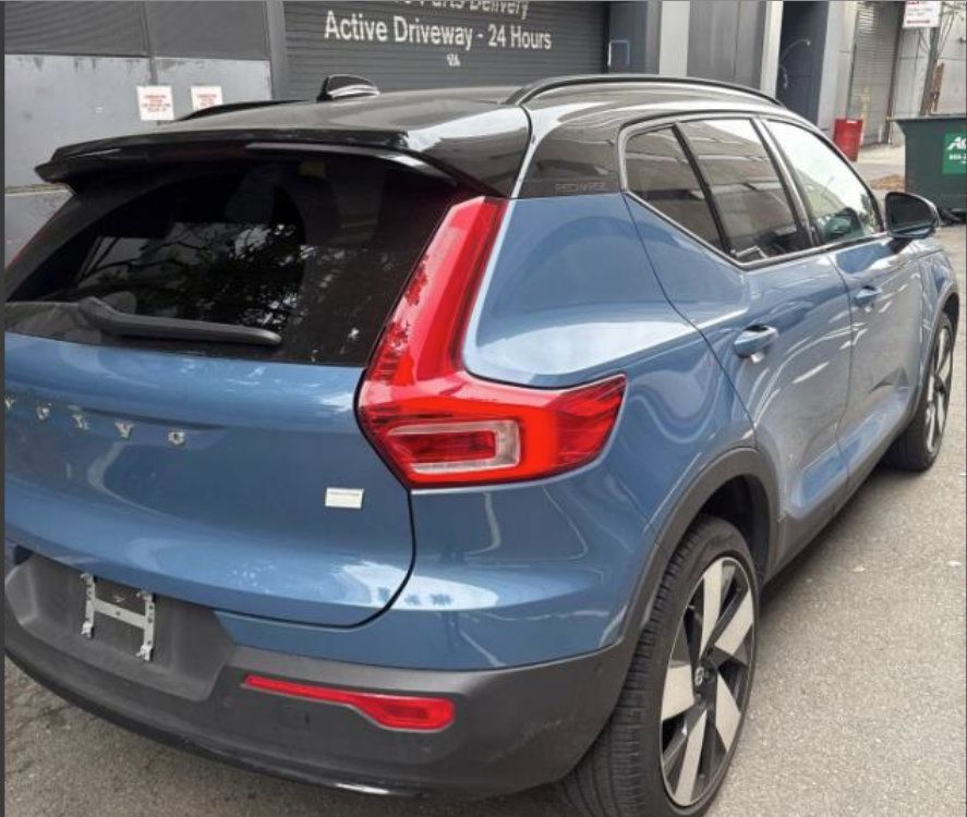 Used 2024 Volvo XC40 Recharge Ultimate w/ Protection Package Premier RWD image 12