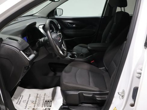 Used 2024 GMC Terrain SLE image 9