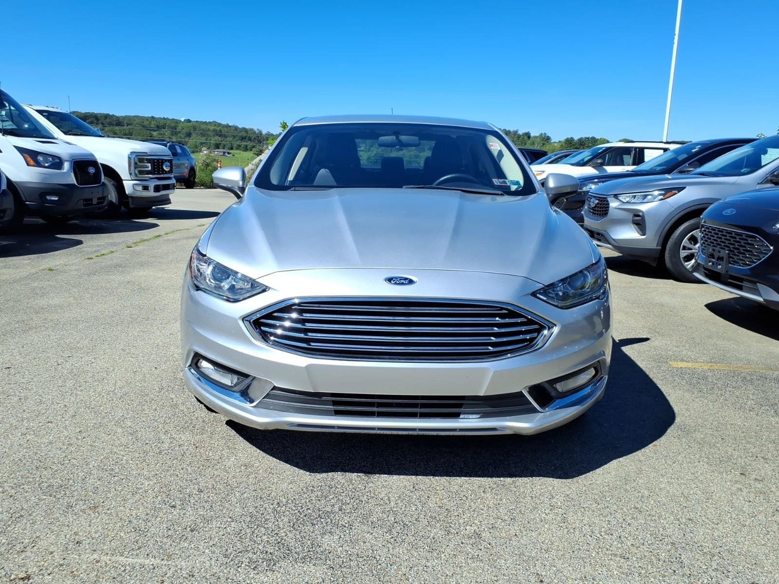 Used 2018 Ford Fusion SE w/ Equipment Group 201A FWD image 5