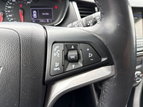 Used 2019 Chevrolet Trax LT w/ LT Convenience Package FWD image 21