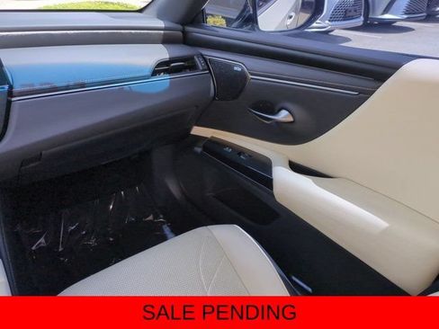 Certified 2022 Lexus ES 300h Ultra Luxury w/ Accessory Package 2 FWD image 16