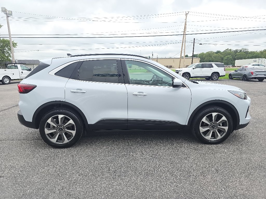 Used 2025 Ford Escape Platinum AWD/4WD image 5
