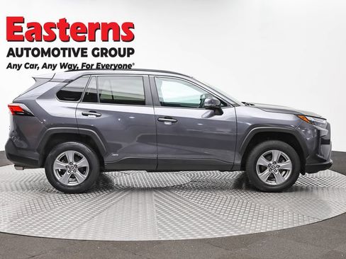 Used 2023 Toyota RAV4 LE AWD/4WD image 4