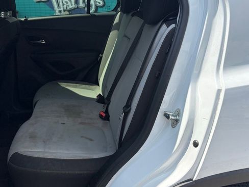 Used 2019 Chevrolet Trax LS image 12