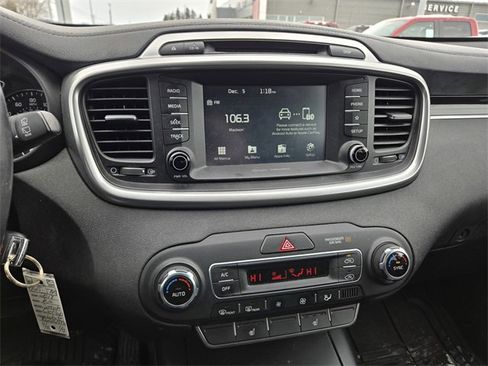 Used 2019 Kia Sorento LX w/ LX Convenience Package image 8