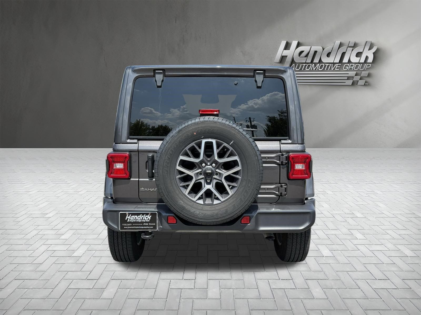 Used 2026 Jeep Wrangler Unlimited Sahara AWD/4WD image 9
