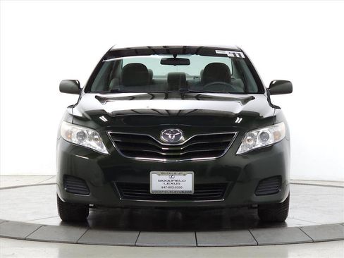 Used 2011 Toyota Camry LE image 2