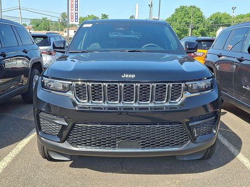 New 2026 Jeep Grand Cherokee Laredo X AWD/4WD image 2