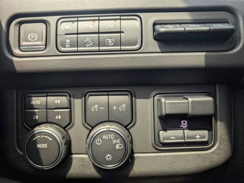 Used 2023 Chevrolet Tahoe Premier w/ Premium Package image 22